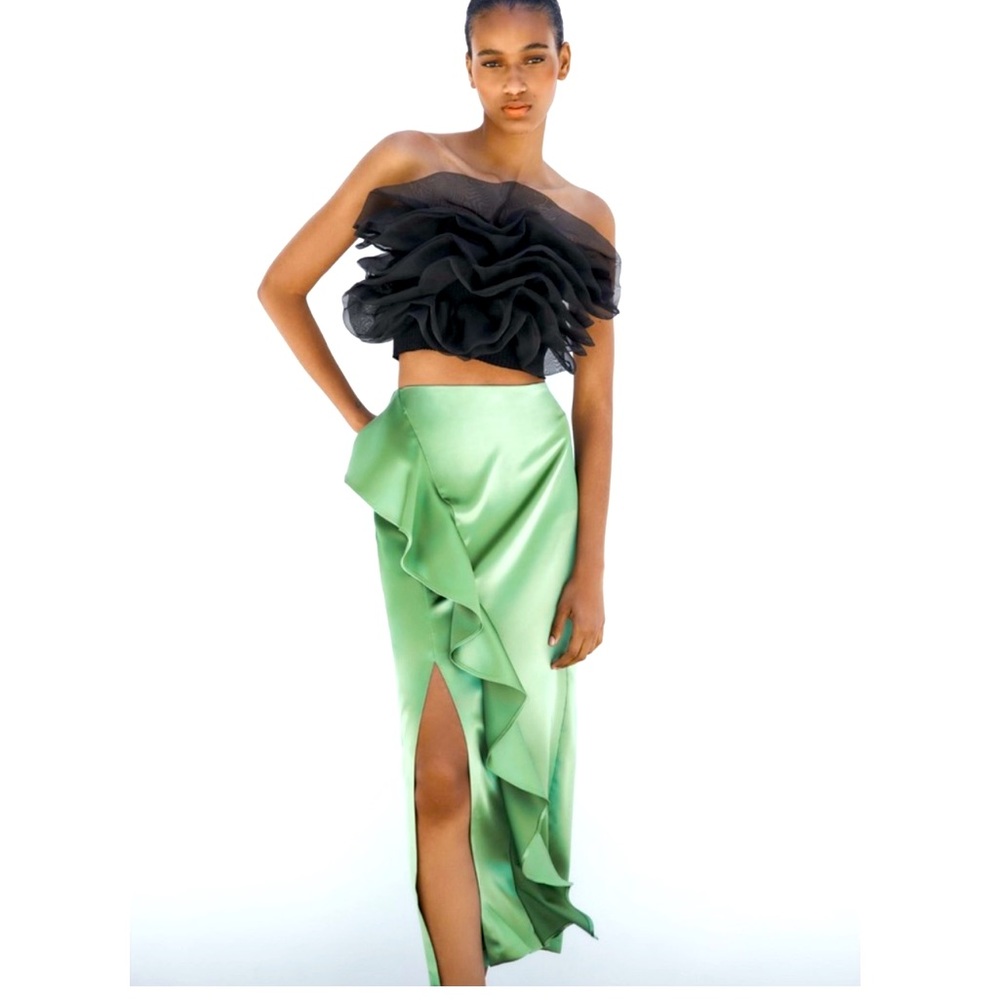 👗Zara RUFFLED SATIN EFFECT SKIRT MINT👗